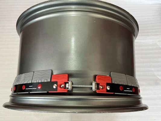 17개의 인치 휠은 평탄띠 18 인치 트럭 타이어 보강 밴드 구조를 운영합니다